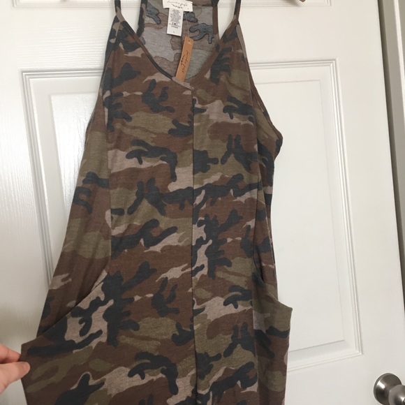 LAST ONE! 🛍 Camo Jumpsuit - Picture 3 of 6